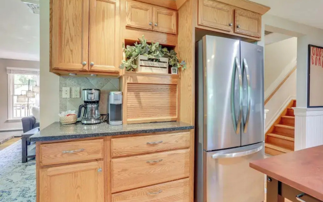 Charming Highland Falls Home < 2 Mi to West Point!
