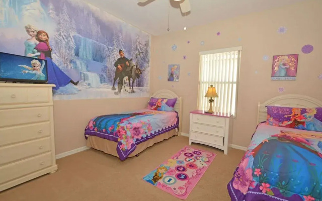 731 Sunbright Villa 5 Br villa by RedAwning