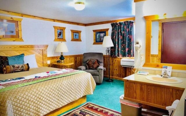 Livingston Inn - Historic