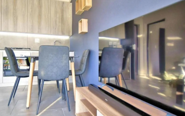 82 Steps to the Beach