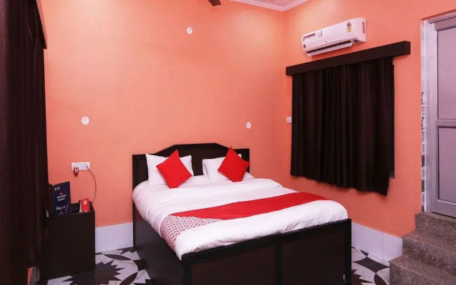 Oyo 22221 Yadav Hotel