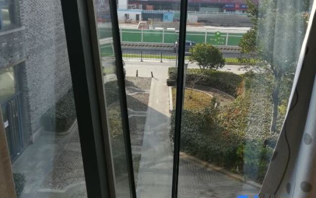 Pod Inn Hotel (Shanghai Hangtou Town Subway Station)