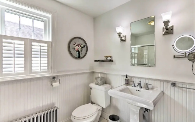 Walkable New Haven Retreat w/ Ocean Views!