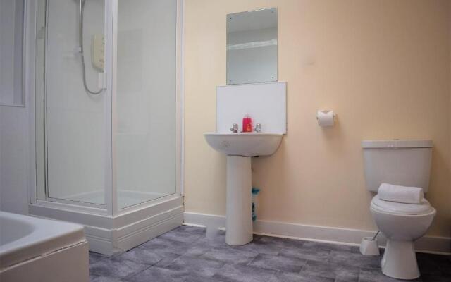Kelpies Serviced Apartments Callum- 3 Bedrooms- Sleeps 6