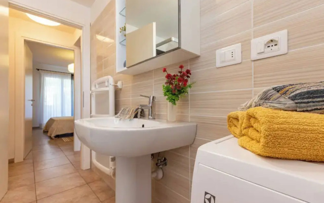 Comfy Apartment With Shared Pool