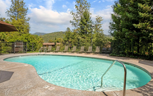 Best Western Plus Yosemite Gateway Inn