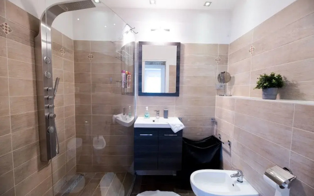 Budapest Easy Flat - Penthouse Basilica