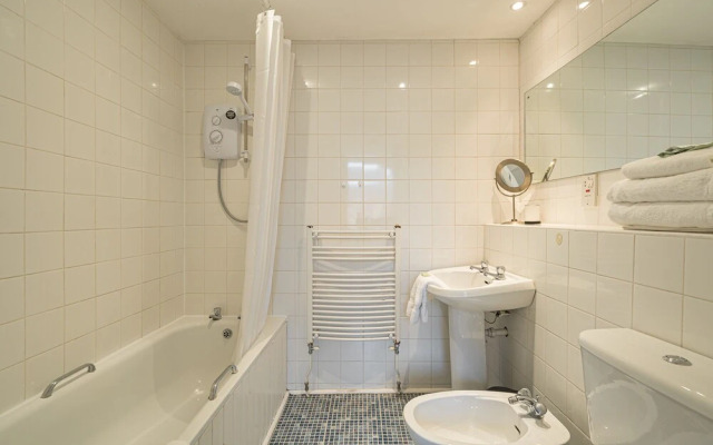 Spacious 3BR New Town Apartment