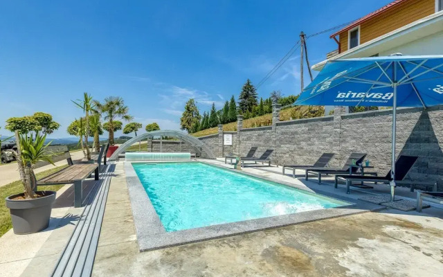 Pool & Whirlpool Villa Art Three