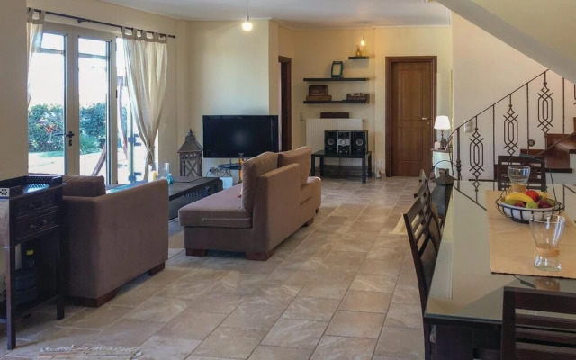 Nice Home in Koroni with Hot Tub, WiFi, Outdoor Swimming Pool