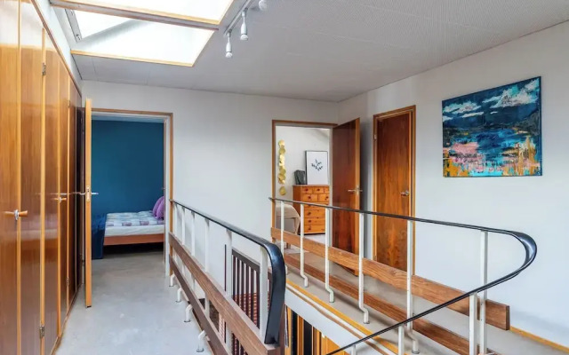 Lakefront House with 5 BR and Sauna
