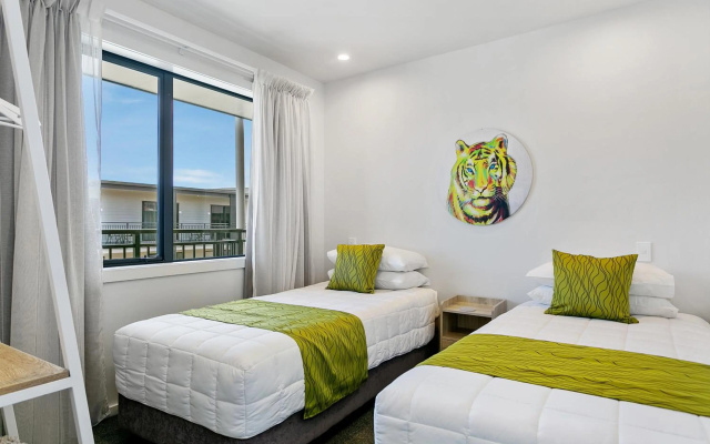 Acacia Lake View Motel – Guest Rooms – Taupo