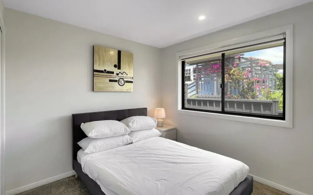 Spacious 4-bed House Near Batemans Bay Centre