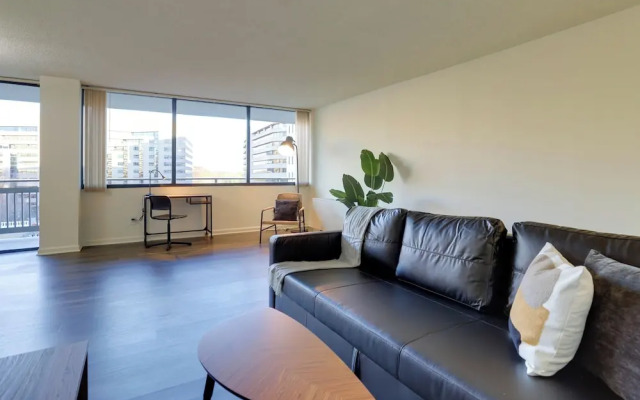 Stay with Comfort in Crystal City