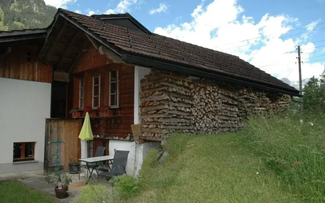 Scenic Holiday Home in Kandergrund With Altels View