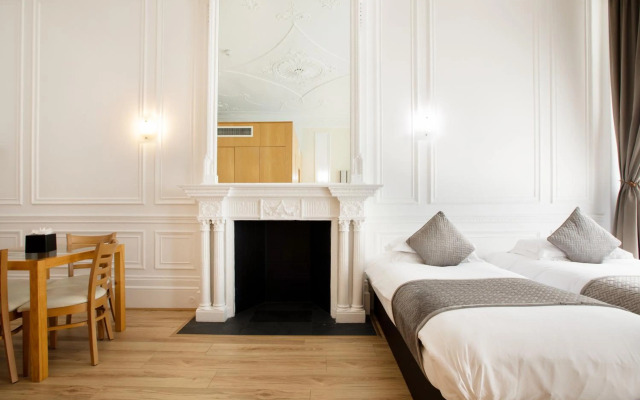 OYO The Cleveland Hotel