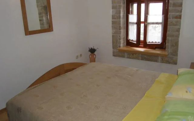 Easeful Pifar Apartment great location