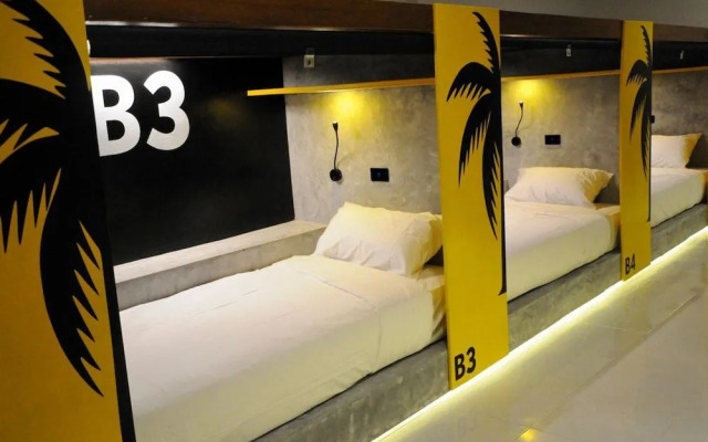 Oasis Hotel-Pods - Adults Only