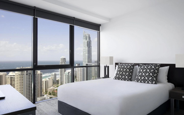 Mantra Circle on Cavill – Guest Rooms – Gold Coast