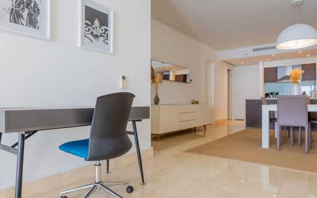 w Amazing 1BR With Balcony in YOO