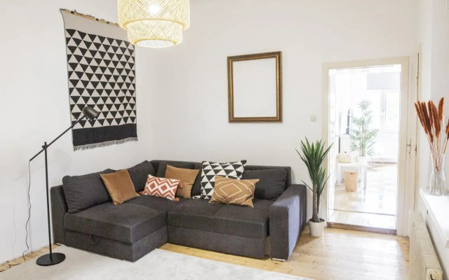 Sunny Apartment near Belvédère Castle