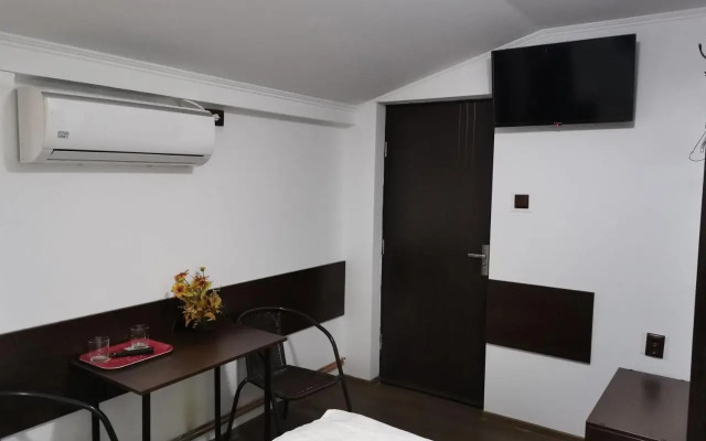 Joe Hostel