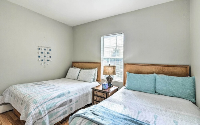 Steps to Beach: Nautical Galveston Home Near Pier!