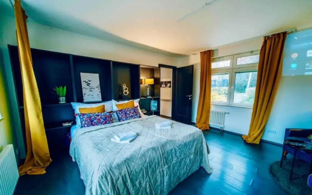 Wagner Stays - Casino Royal Romantic 4BD - Rooftop - Whirlpool - Games