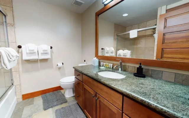 Red Slate Canyon - Modern 2-story Condo