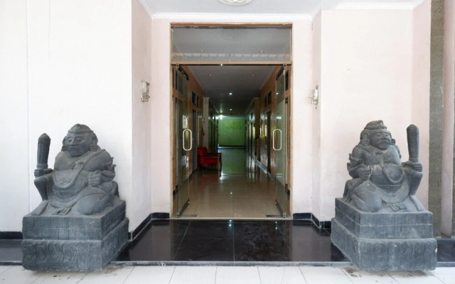 RedDoorz near GOR Wisanggeni