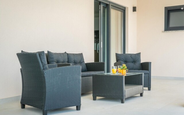 Stunning Home in Prodol With Outdoor Swimming Pool, Wifi and 4 Bedrooms
