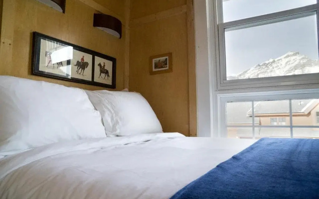 Blue Mountain Lodge Bed & Breakfast