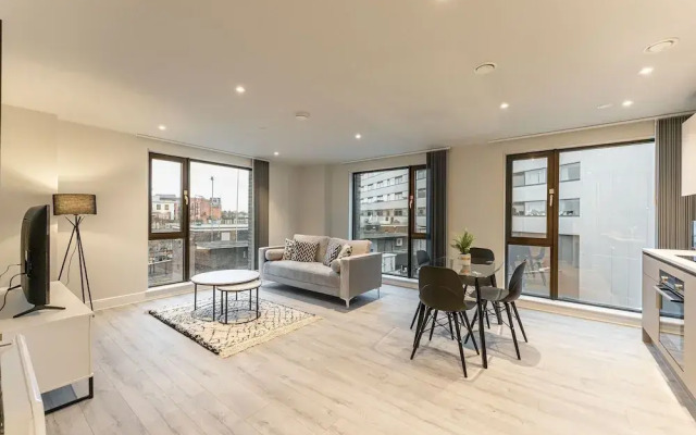 Luxury 2-bedroom Apartment in St Martin s Place BMH