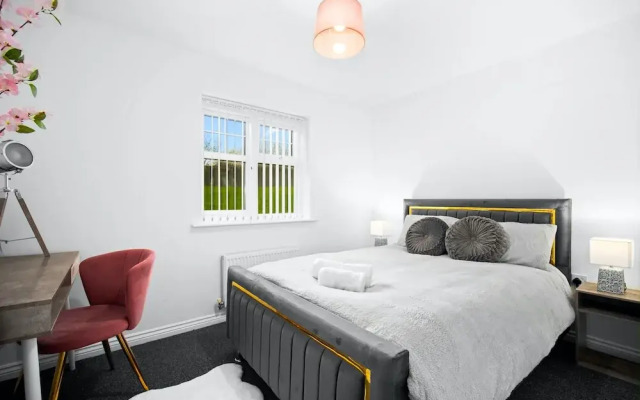 Tipton Escape Haven - 3 Bed House