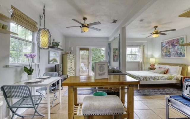 1 Bedroom Spanish Bungalow Guest House