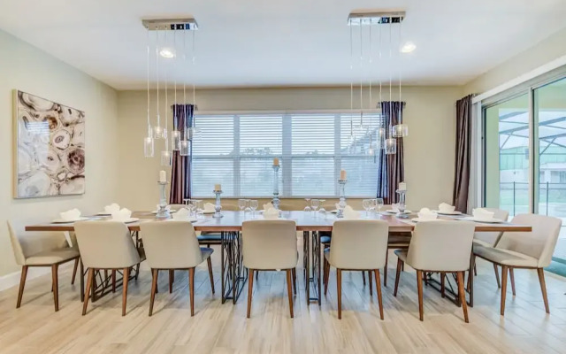 Solterra - 7004 Oak Wood Street