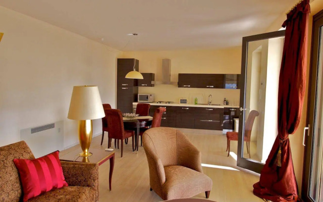Miramare Apartments & Suites