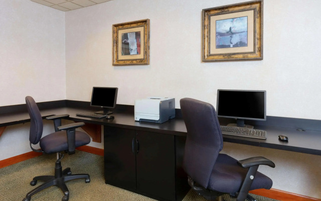 La Quinta Inn & Suites by Wyndham Garden City