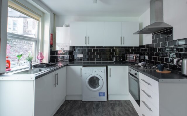 4 Bedroom Flat Close To Liverpool City Centre