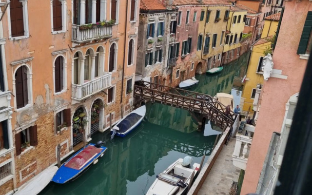 Ca' Cappello Venice Apartment 2 with Canal View