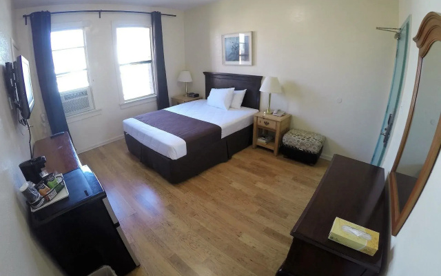 H Hotel