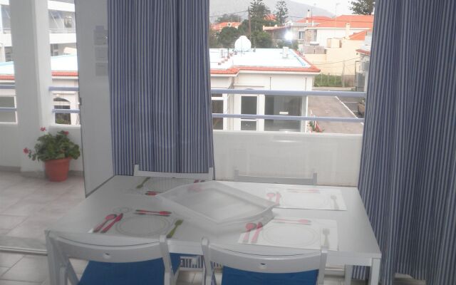 Seafront Studios & Apartments