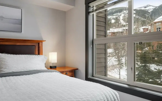 LARGE 3-Br 3-Ba | Ski In/Out | Pool & Hot Tubs | Central Upper Village Location