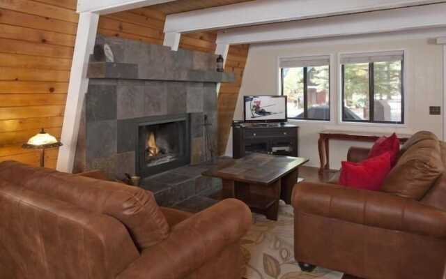 Kaley Vacation Rental Cabin by RedAwning