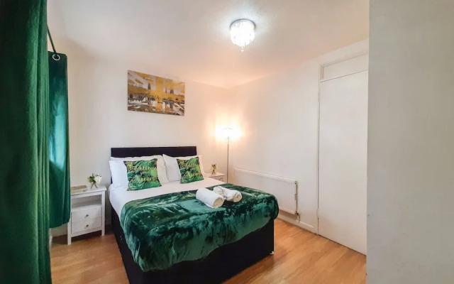 I Luv London Too! 1bed Stunnin Home Sleeps 3!