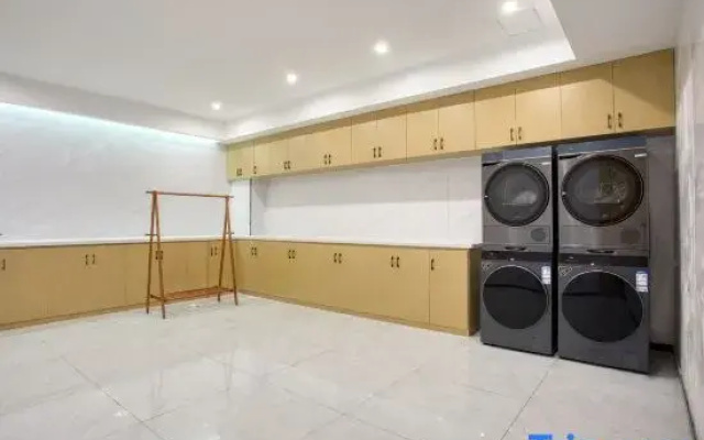 Kuitun Bairun Holiday Hotel
