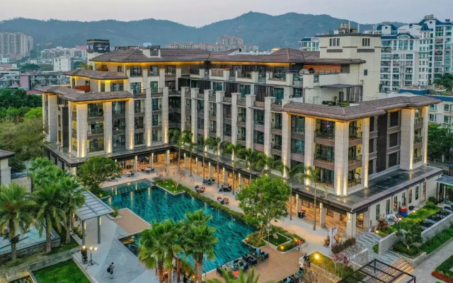 Lujiang Mega Hotel