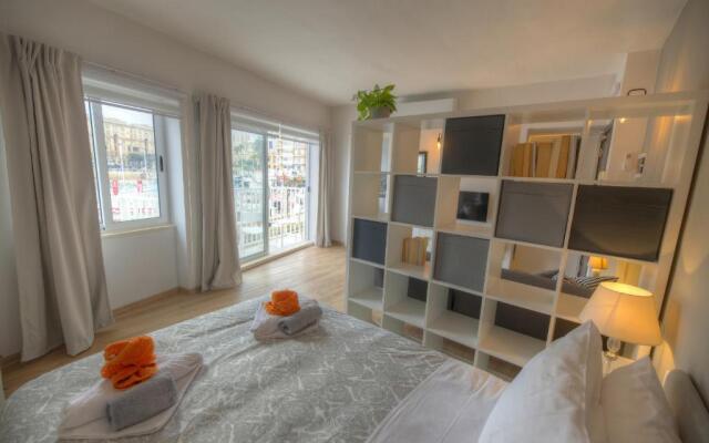 First floor studio apartment seconds from Balluta Bay IPAP1-1