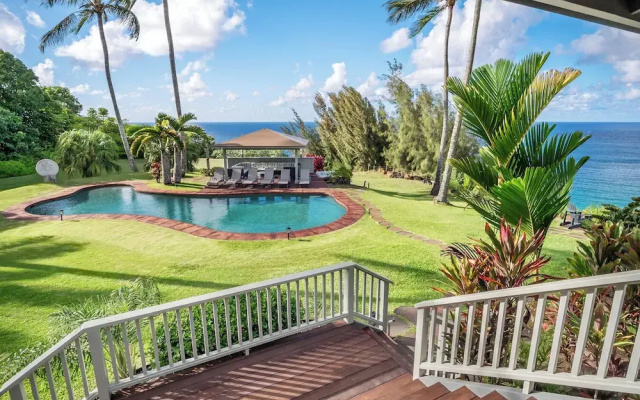 Secret Beach House in Kilauea