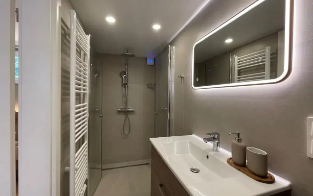 Five Studios - Premium Rooms
